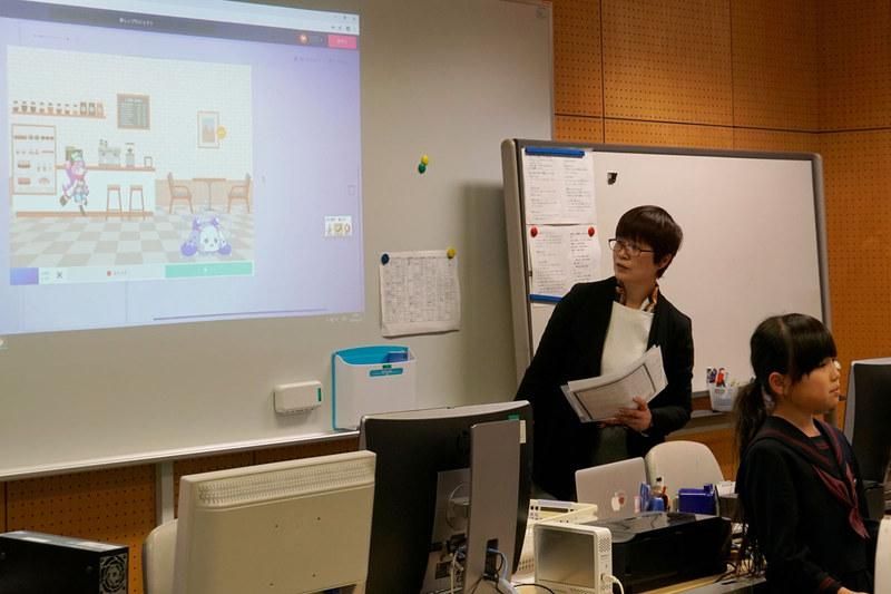 発表時には、先生がプログラミング上のポイントについてコメントした