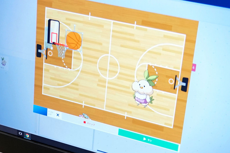 マウスで動かし障害を避けてゴールに誘導するという同じ機能のゲームでも、演出次第でイルカの宝探し、バスケットボール、バナナの皮を避けるなど、全く違う作品になる