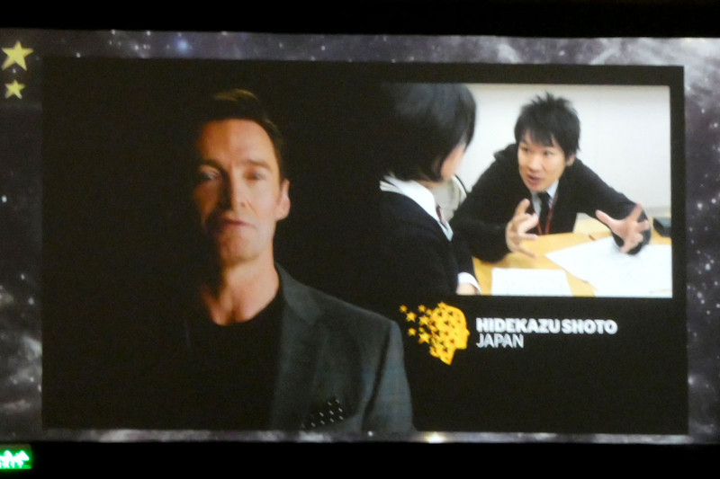 俳優のヒュー・ジャックマンがトップ10にノミネートされた人を一人ずつ紹介するビデオが流れた