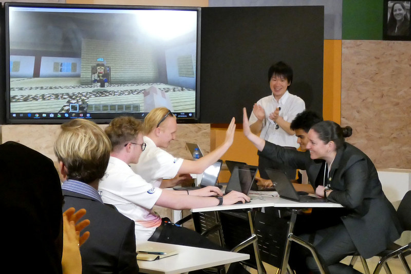 見事課題を達成した4人に大きな拍手が送られた