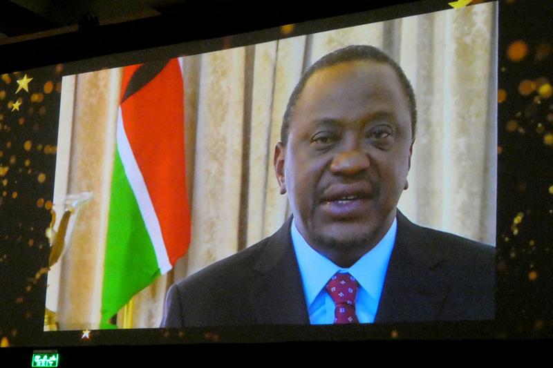 ケニアのウフル・ケニヤッタ大統領によるお祝いのビデオメッセージが紹介された