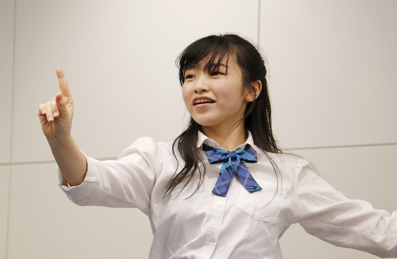 （左から）第一学院高等学校芸能コース・渡辺高等学院3年生白鳥眞保さん、坂田汐瑠（さかたしおり）さん、会田未来（あいたみく）さん