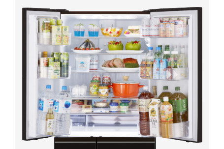 冷蔵庫内の断熱材の進化により、薄くても高断熱の新素材となった。これにより冷蔵庫の壁を薄くでき、放熱スペースも少なくなったので、キッチンの同じスペースにワンサイズ大きい冷蔵庫が入れられるようになった