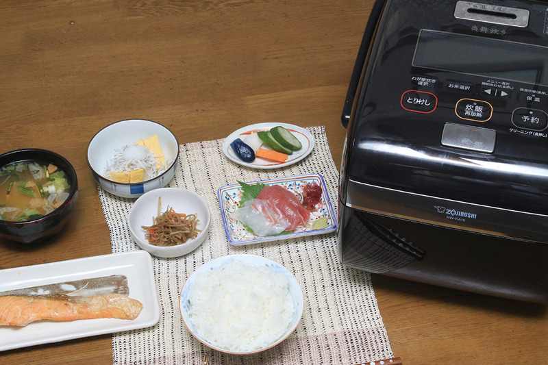高級炊飯器ブームは落ち着きを見せたので、型落ちやワンランク下のモデルでも十分おいしいごはんが炊ける