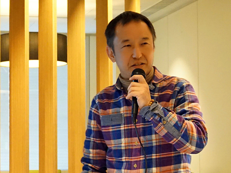 根本貴明教諭（大阪府箕面特別支援学校）は、肢体不自由の生徒が通う特別支援学校で、さまざまなプレゼンテーションアプリを活用した自作教材の取り組みを発表した。たとえば、フライングクイズでは、視覚障害のある生徒向けに動きのあるクイズを作成。クリックひとつで問題が表示されるなど、既存のツールを駆使した教材づくりについて語った