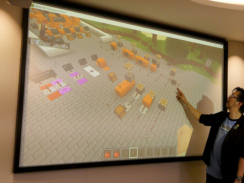 「AND回路」や「OR回路」などレッドストーン回路やコマンドブロックの使い方について、基本的な知識を説明した