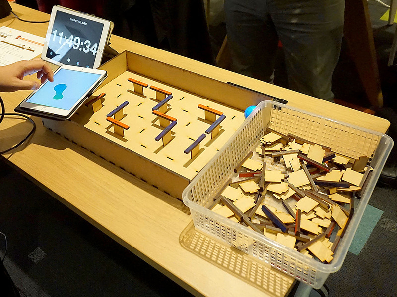 埼玉県立蓮田特別支援学校の苅田龍之介教諭。SpheroMiniを活用したプログラミング学習を発表。迷路のスタートからゴールまでの動きを細分化して考えることをめざした