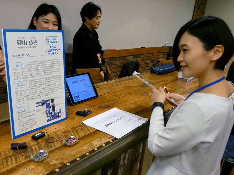 質問する審査員に、しっかりと受け答えする子ども達