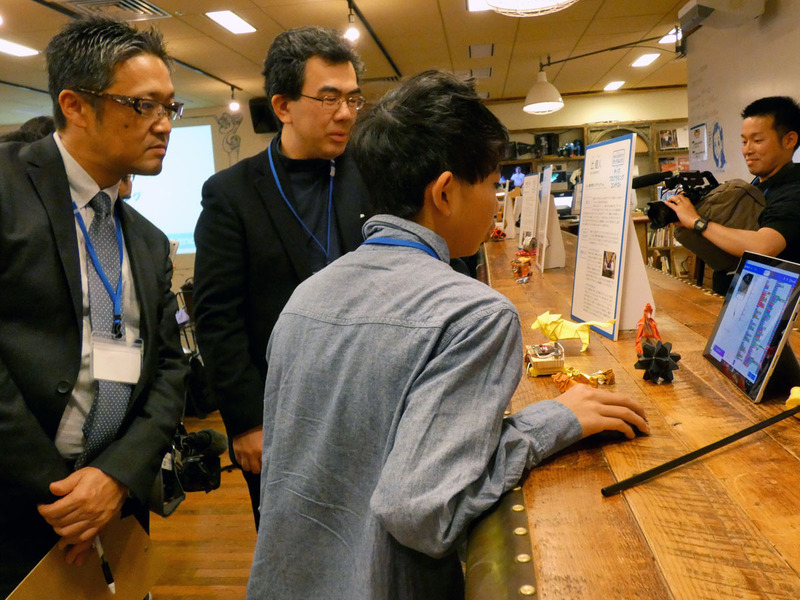 質問する審査員に、しっかりと受け答えする子ども達