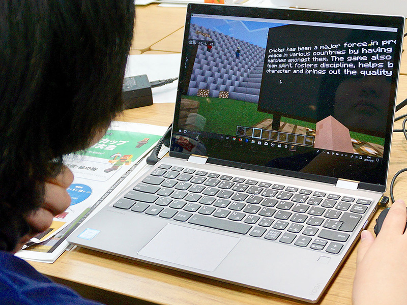 参加者たちは、インドの教師がマインクラフトで作ったクリケットの競技場にアクセスして、ワールドを体感した