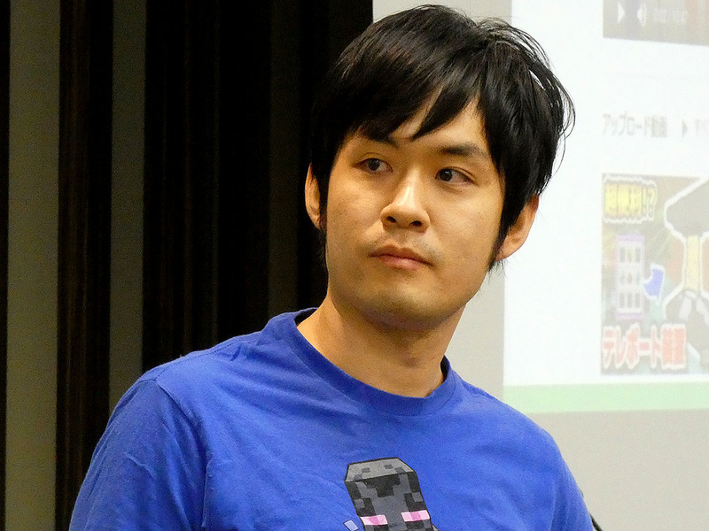 オープニングイベントの進行役を務めた一般社団法人未踏 未踏ジュニア代表鵜飼佑氏（左）と、YouTuberのはるてぃーさん