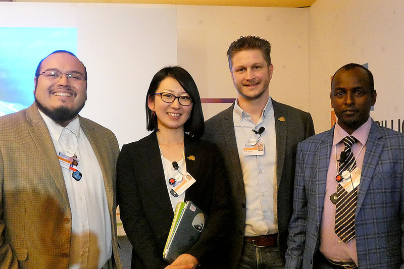 世界中から集まった登壇者たち、左から2番目が堀尾氏