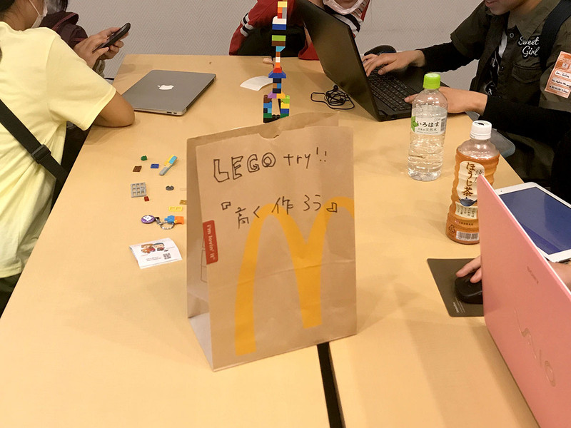 ロビーの交流コーナーにはレゴなどが並んでいた