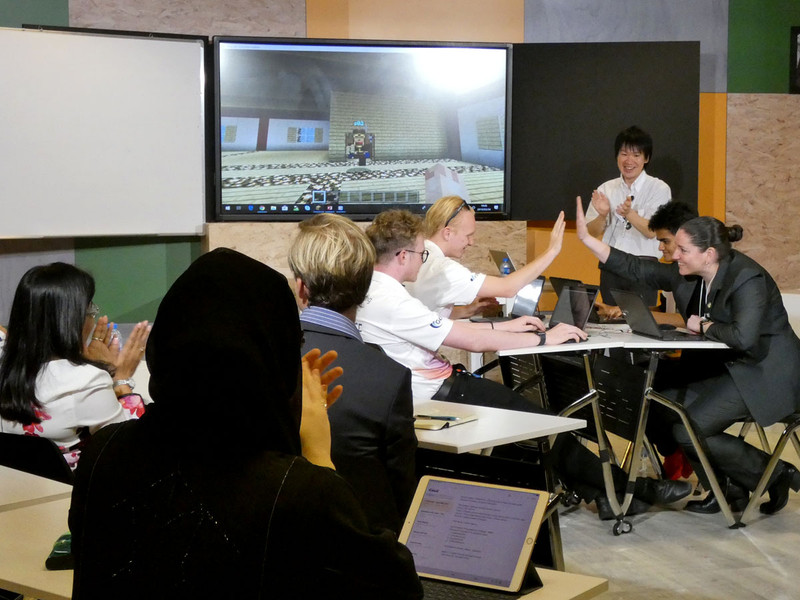 課題を達成した4人に、参加者全員が拍手喝采をおくった