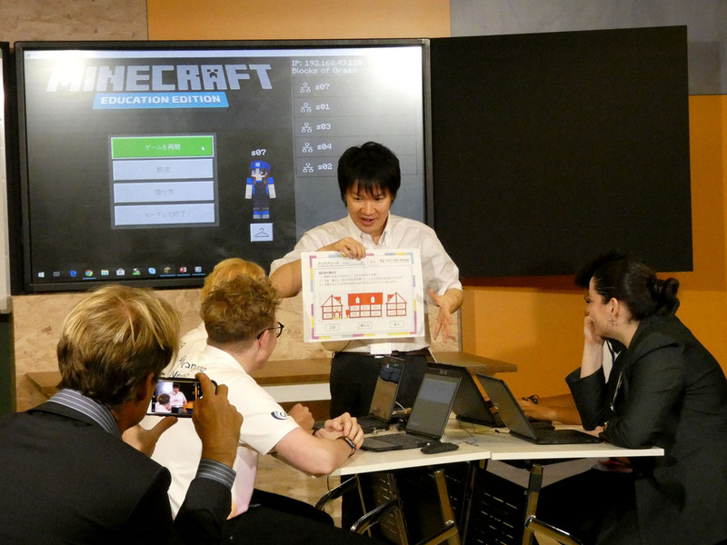 最初に家の図面が描かれた紙を見せ、協力して作成するという課題を出す