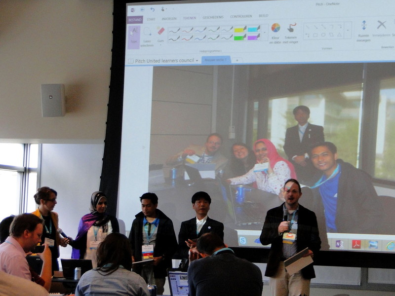 佐藤教諭も参加したEducation Exchangeにて、グループワークを発表している様子