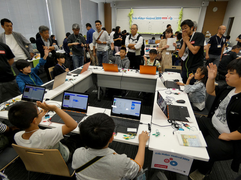 会場中央ではmicro:bitのワークショップも開催された