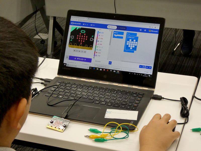 会場中央ではmicro:bitのワークショップも開催された