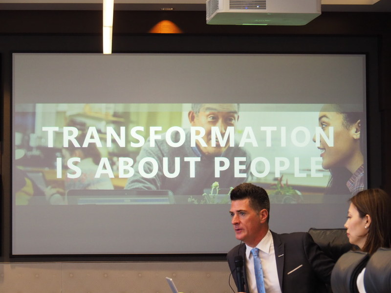 “人間”に主眼を置いてデジタル変革を進めていくべきと説くサルシト氏