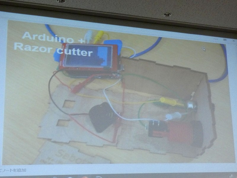 工学院中高では廊下でも学びが生まれるようにレゴなどが置かれているほか、髙橋氏はレゴブロック以外にも多くのテクノロジーを授業に取り入れている