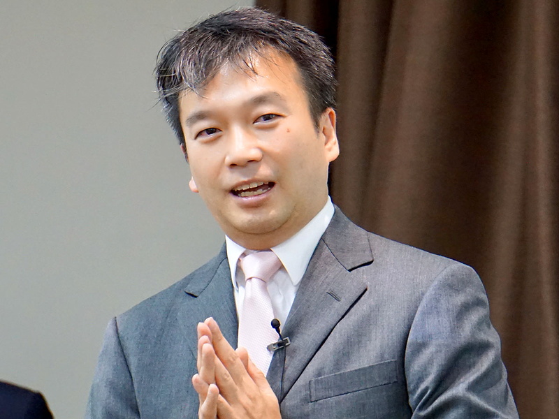 報告会の進行役兼パネルコーディネーターを努めた、NPO法人 フォークローバーズ 原田英典氏