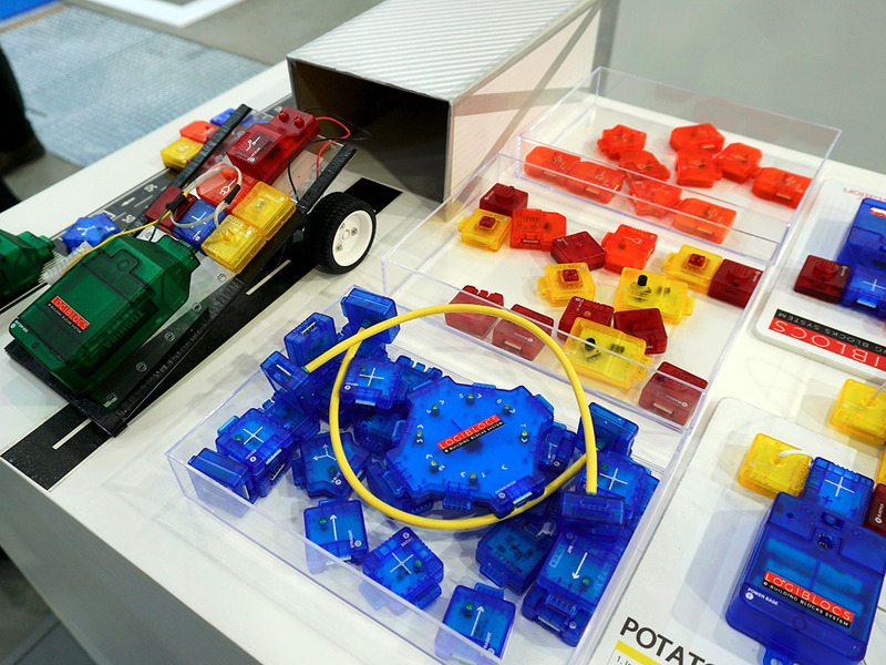 役割別に色分けされたブロックは元気の出る配色