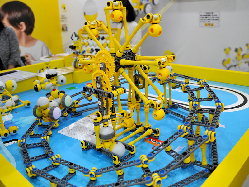 各部品のデザインがとても親しみやすく工夫されているMabot、組み立てられるものも実にさまざまで想像力が刺激されそうだ