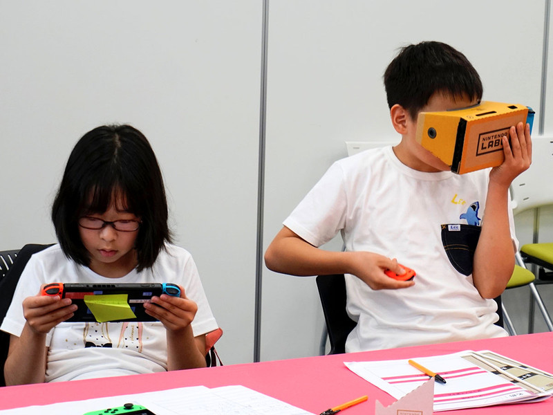 各自のアイディアを生かしてVRゲーム制作を進める