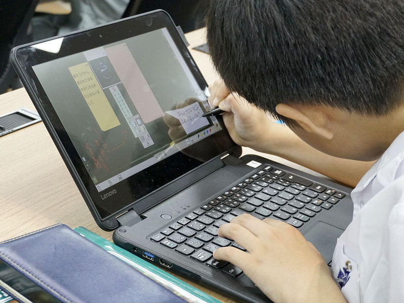 テキスト入力しても良いし、手書きでメモを残すこともできる