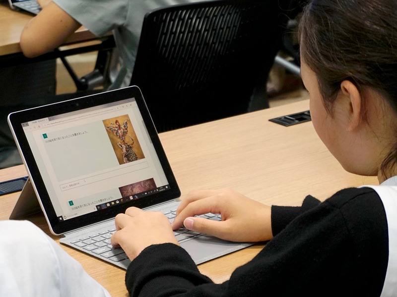 子どもたちがFormsに入力して送信した感想は、先生の元でリアルタイムに集約される