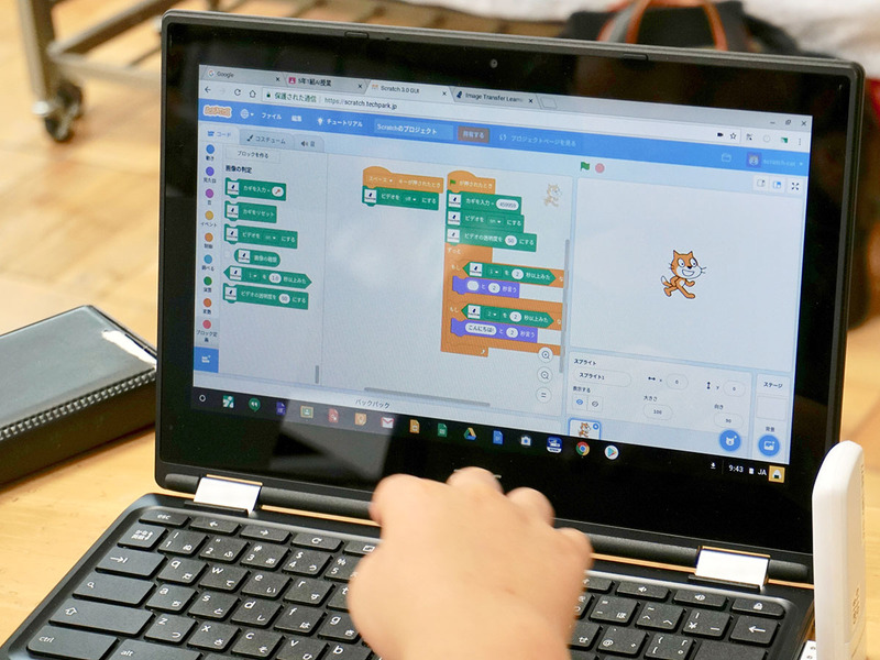 画面をタッチで操作しながらプログラムを組んでいく