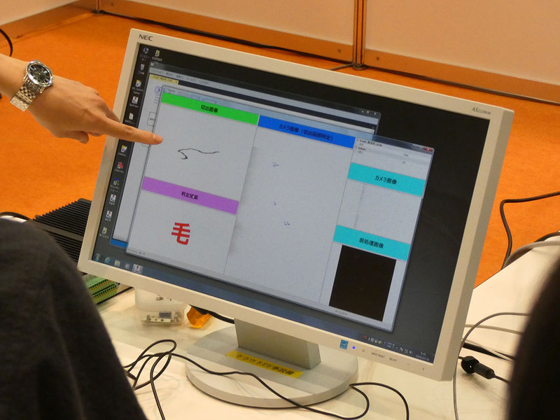 製品についた虫や髪の毛を瞬時にAIが画像認識で捉えて不良品だと判断し、その内容をRPAがPowerPointでレポートにまとめる日本電気株式会社のシステム