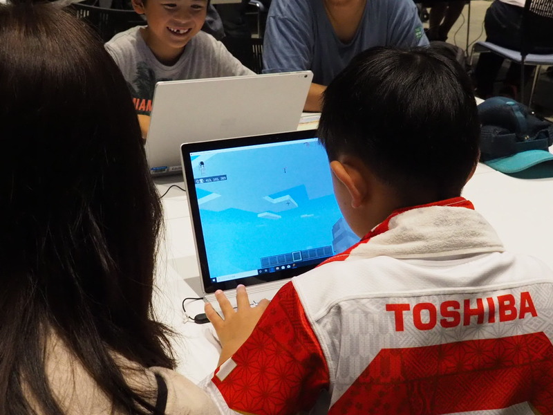 ラグビーユニフォーム姿で参加する子も