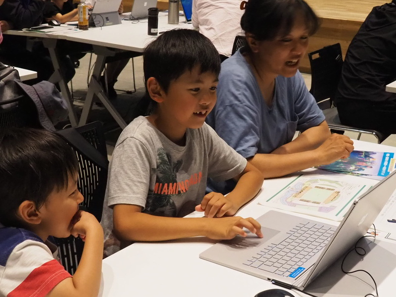 釜石PITで行われたワークショップでは、子どもたちが楽しそうにマインクラフトをプレイした