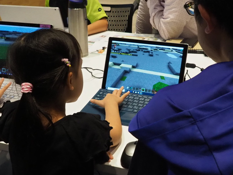 参加した子どもたちで地面の整地から建築までを分担して、見事スタジアムを作り上げた