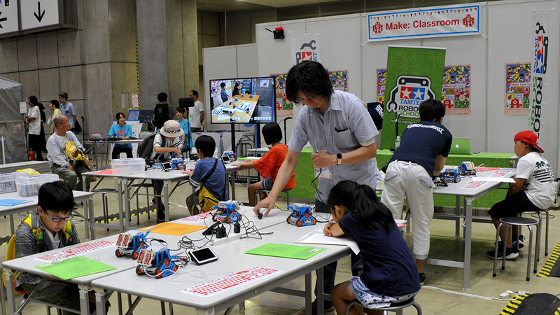 準備前のタミヤロボットスクール体験ワークショップに、ずらっと並ぶカムロボ君たち