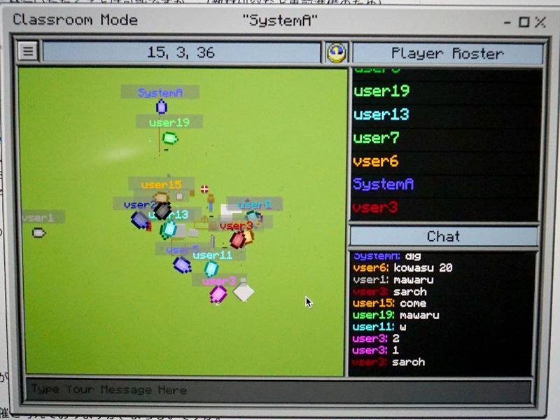 教育版マインクラフトの教師用画面「Classroom Mode」、子どもたちが一か所に集まり作業をしている様子が一目瞭然に把握できる