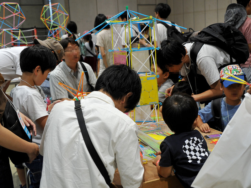 自由にMakeに取り組み遊ぶ子どもたち