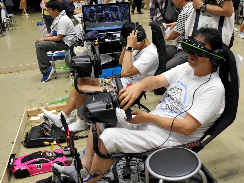 体験はできなかったがVRでレースが体験できる機械