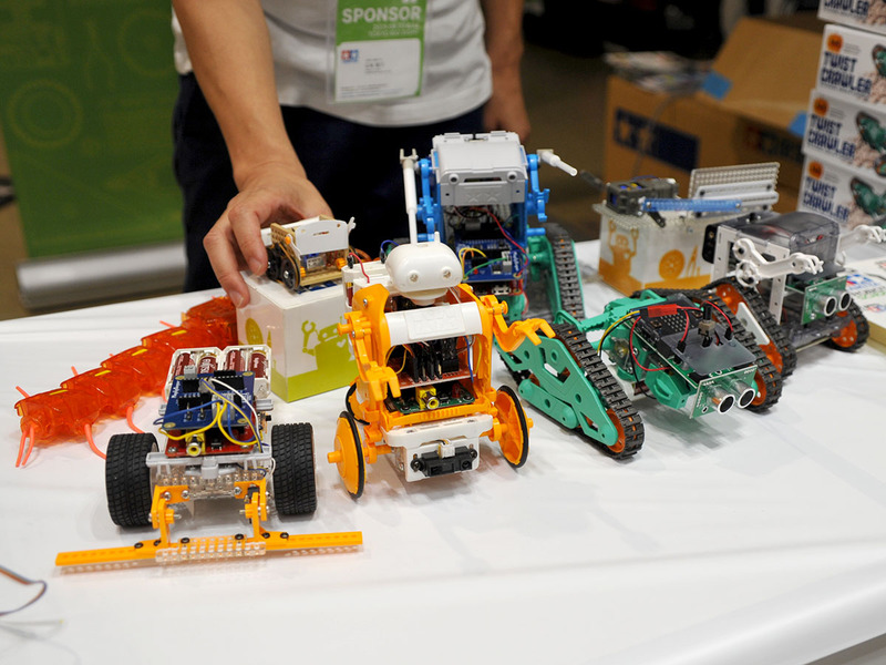 タミヤの中の人が自由に作った、どこかで見たような気もするロボットと、頭脳を搭載したいろいろな工作シリーズ