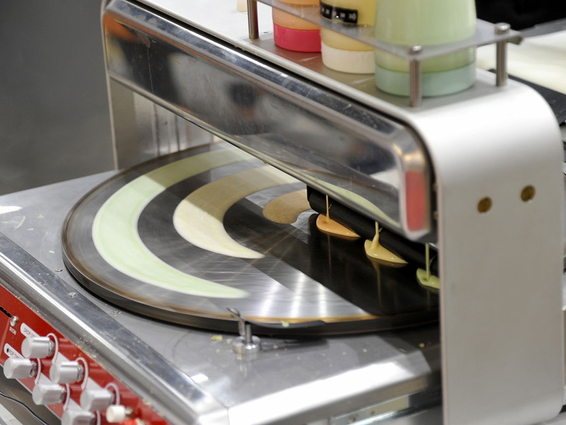 人型ではないけど、美味しそうに焼いてくれるクレープロボ