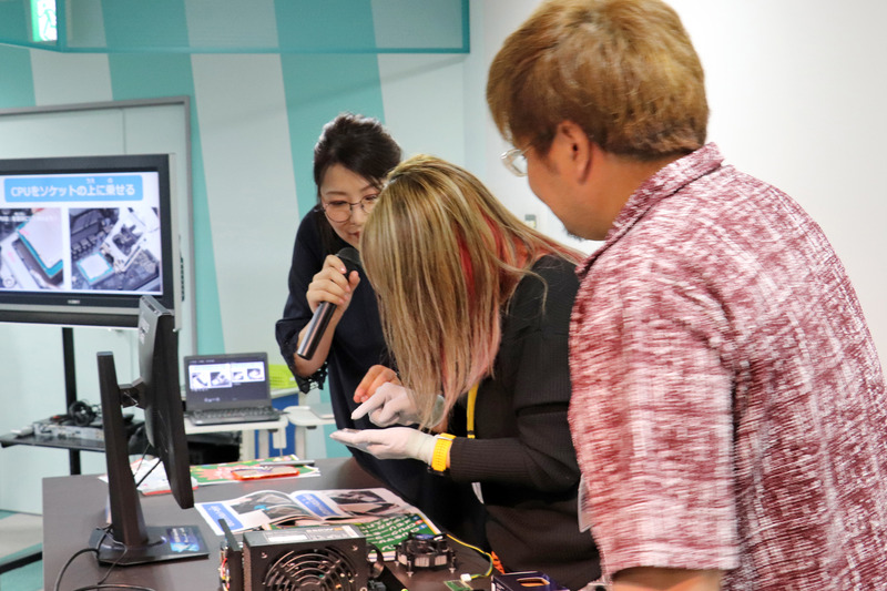 ステージ上では「あしあと」のふたりも自作に挑戦