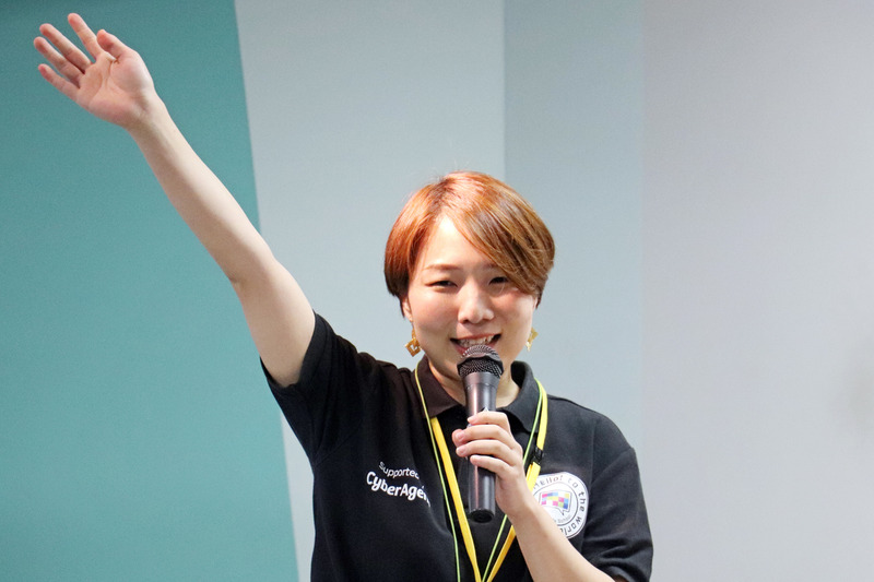 休憩を挟んでのマイクラプログラミング体験はあっこ先生が担当