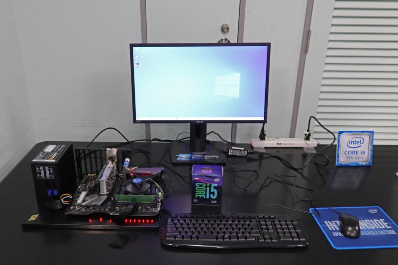 「PC自作フリー体験コーナー」にも同じセットが用意された