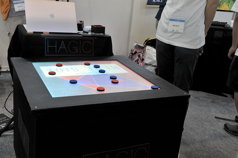 専用のゲーム台と独自のルールを開発し、ボードゲームとデジタルを組み合わせたゲーム