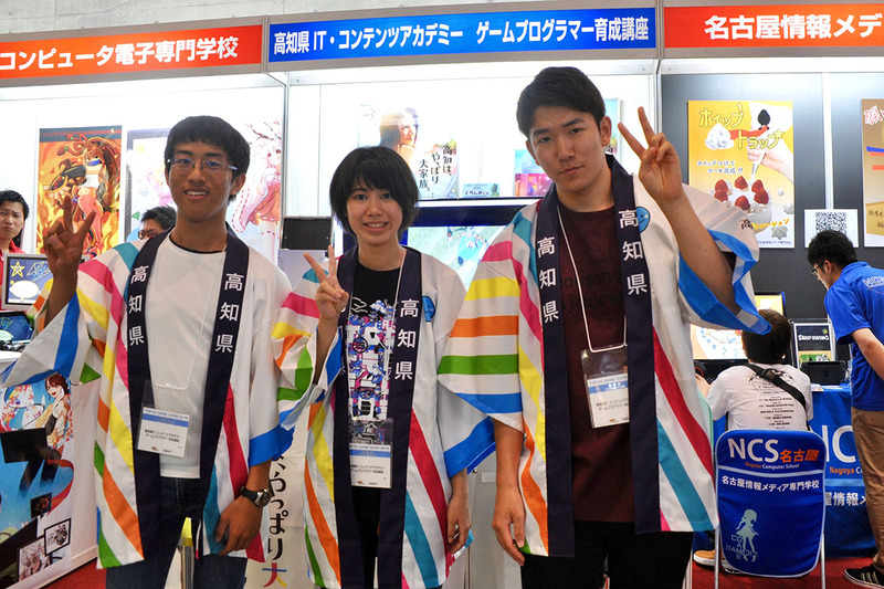 「高知県」の揃いの法被を羽織った学生達が出迎えてくれた