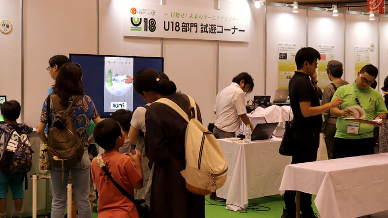 中学生以下の子ども限定の「ファミリーゲームパーク」にも試遊コーナーが設けられ、子どもたちが楽しそうにプレイしていた