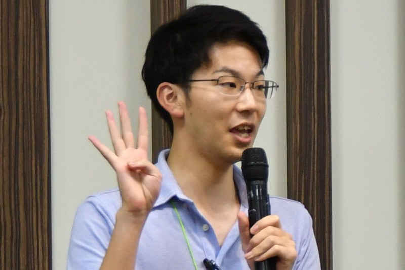 生徒たちの取り組みを支えた水都国際中高の芦部洋一郎教諭（撮影：郷野翔太朗さん）