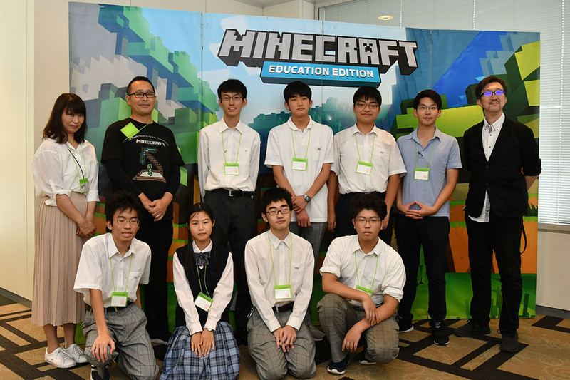 “マイクラでeスポーツ”を形にするために集まった関係者たち。左上段から工学院中高 ICT支援員 柳川和歌子氏、CoderDojo武蔵村山 川上尚司氏、星野圭祐さん、松本大輝さん、鈴木駿弘さん、水都国際中高 芦部洋一郎教諭、プロマインクラフター タツナミシュウイチ氏、左下段から秋田晴海さん、大江華蓮さん、田中琉久さん、山川雄大さん（撮影：郷野翔太朗さん）