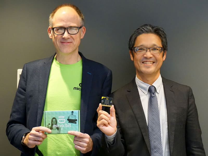 写真左からmicro:bit教育財団CEO Gareth Stockdale氏と、WDLC（Windows Digital Lifestyle Consortium）会長 梅田成二氏
